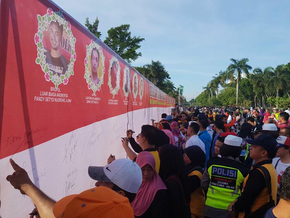 Lawan Teroris, Ribuan Warga Pekanbaru Dukung Polri Melalui Tanda Tangan