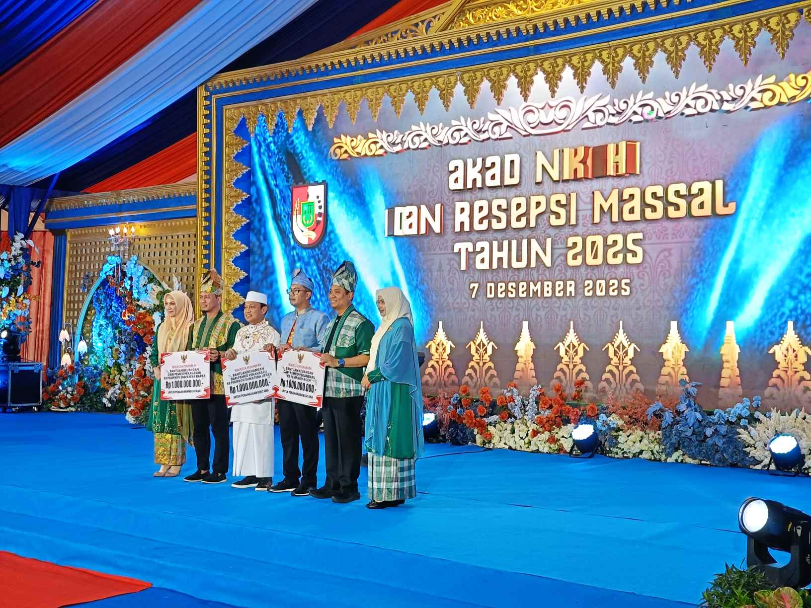 Pemko Pekanbaru Serahkan Donasi Rp3 Miliar Bantu Korban Bencana di Tiga Provinsi