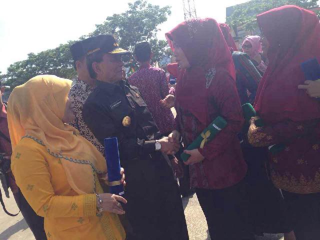 SMAN 4 Pekanbaru Terima Penghargaan Sekolah Adiwiyata