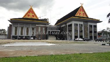 Pemenang Lelang Meubeler Gedung DPRD Pekanbaru Bukan Perusahaan Lokal