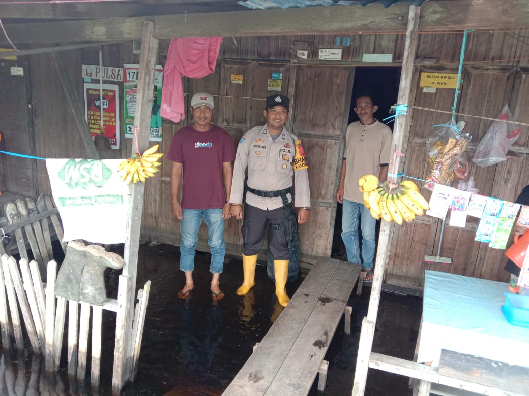 Cooling System, Polsek Tembilahan Hulu Sambangi Warga Terdampak Banjir