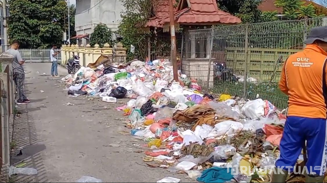 Hari Terakhir Darurat Sampah di Pekanbaru, Tumpukan Sampah Ganggu Aktivitas Warga dan Sekolah