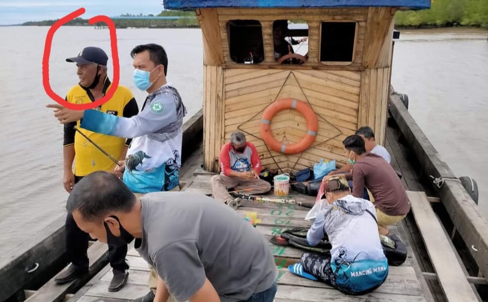 Fotonya Beredar Mancing Ikan Bersama Salah Satu Timses, Pjs Bupati Siak Jawab Begini