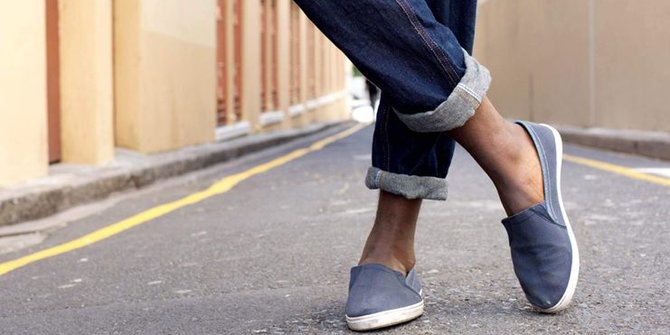 Ini Dampak Buruk yang Bakal Muncul dari Kebiasaan Memakai Sepatu Tanpa Kaus Kaki