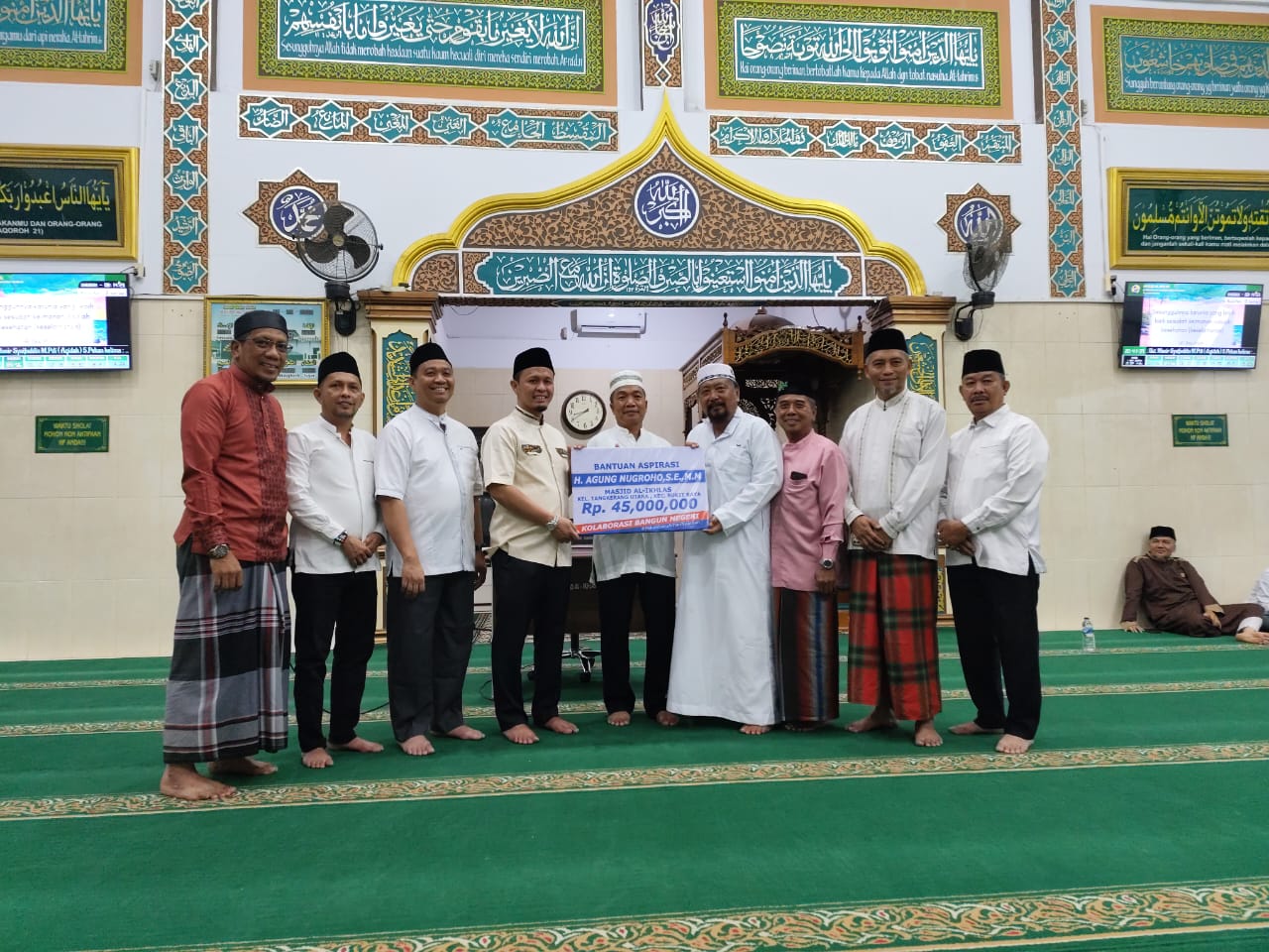 Wakil Ketua DPRD Agung Nugroho Salurkan Dana Aspirasi ke Pengurus Masjid Al-Ikhlas