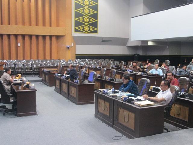 Belum Ditemukan Titik Terang Antara TAPD dan DPRD untuk APBD 2014