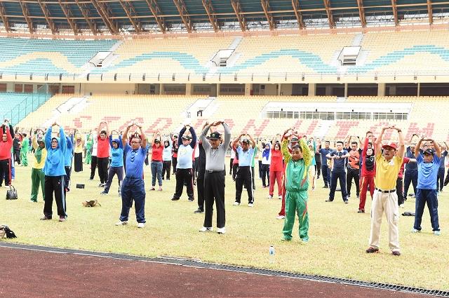 ASN Pemprov Senam Bersama di Stadion Utama Riau