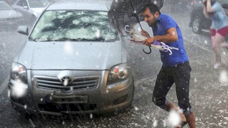 Hujan Es Hancurkan Kaca Mobil, Atap, dan Jendela Rumah