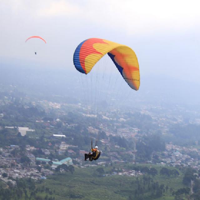 Dua Hari Menjelang HUT TNI ke 67, Ribuan Prajurit Ikuti Atraksi Udara