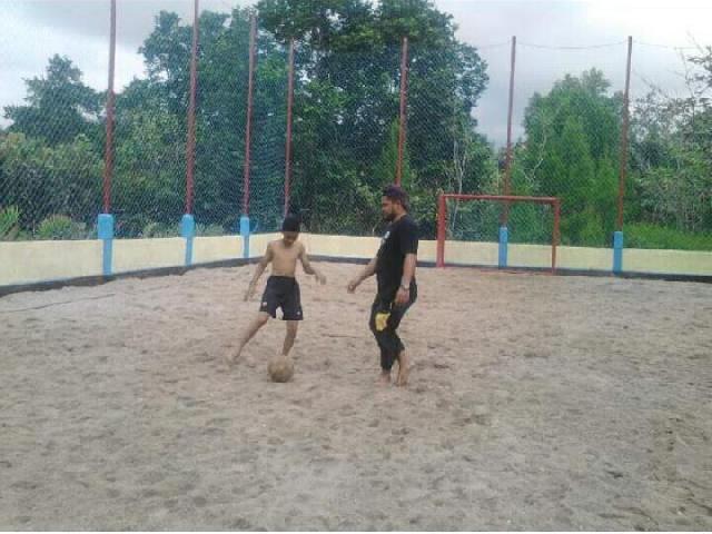 Komitmen Pemkab Inhil Kembangkan Pantai Solop, Lapangan Futsal Pun Terbangun