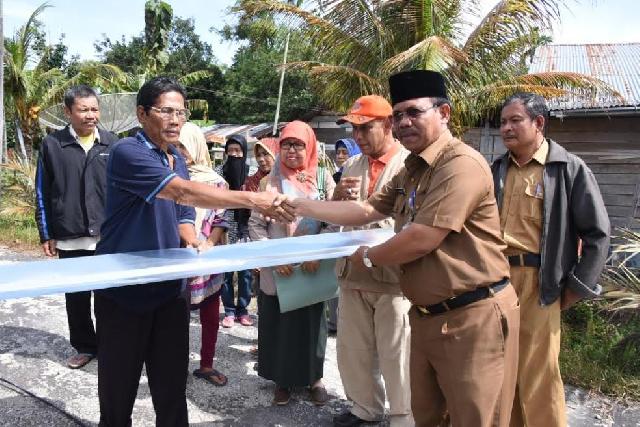 Plt Sekda Serahkan Bantuan Kebakaran