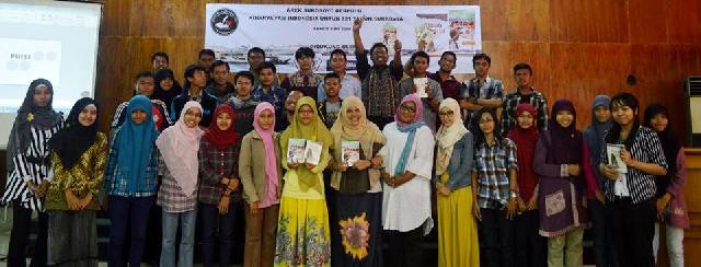 Meriah ! Arek Suroboyo Berpuisi di SMK PAL Surabaya  