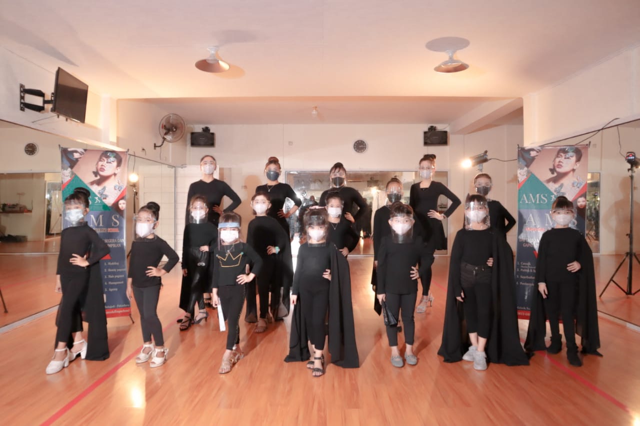 Kembangkan Bakat dan Karakter, Yuk... Belajar Modelling di AMS 