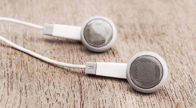 Jangan Sampai Earphone Anda Kotor, Begini Cara Membersihkannya