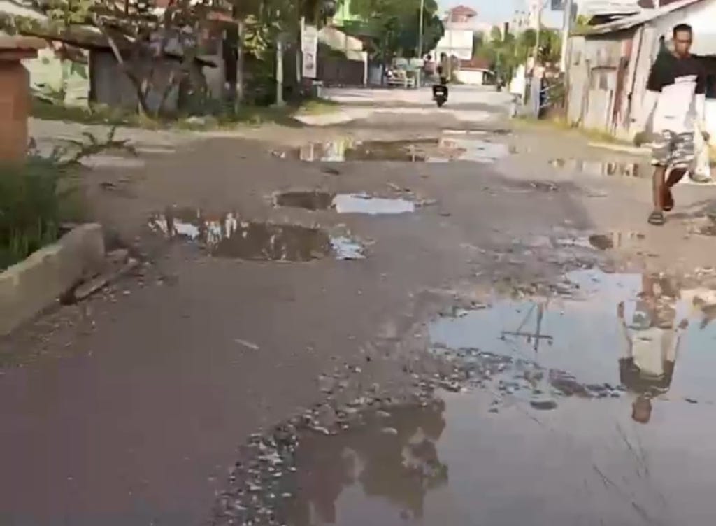 Warga Tanjung Batu Pekanbaru Keluhkan Jalan Rusak yang 10 Tahun tak Diperbaiki