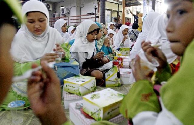 Wagubri Berikan Santunan Kepada Anak Yatim