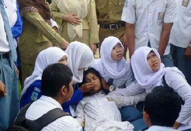 Puluhan Siswi SMK Negeri 1 Rambah Rohul Kesurupan, Proses Belajar Mengajar Dihentikan