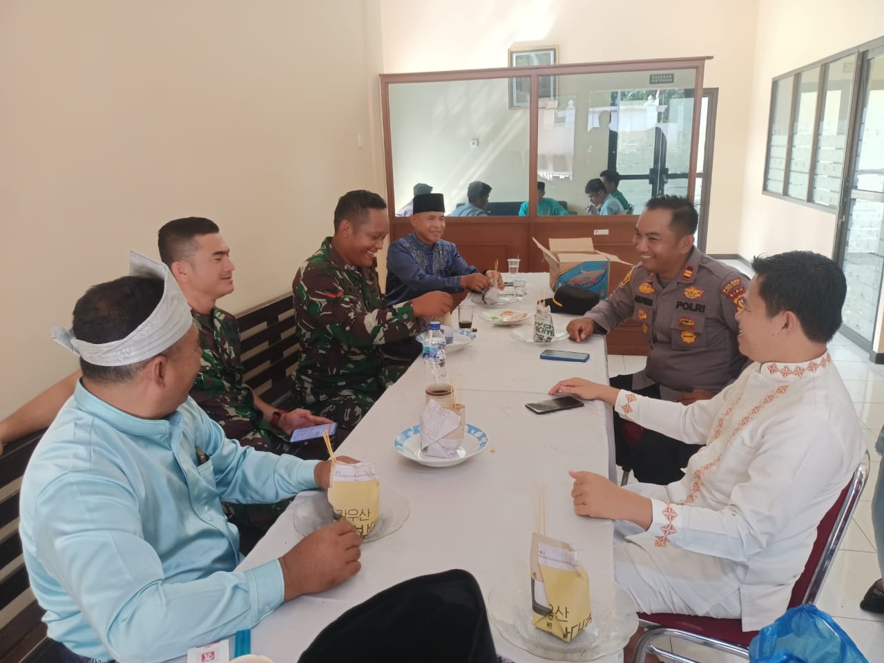 Kapolsek Hulu Kuantan Ajak Tokoh Masyarakat Wujudkan Pilkada Damai Usai Upacara HUT Kuansing ke-25