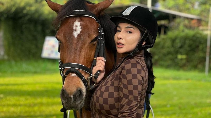 Potret Siva Aprilia Berkuda Bikin Netizen Insecure!