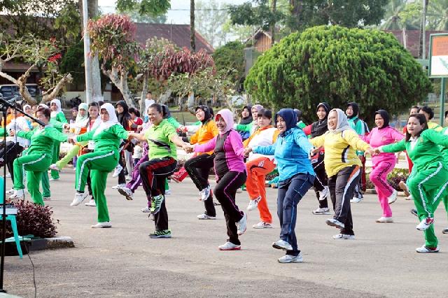 Bupati dan Pegawai di Kuansing Ikuti Kegiatan Olahraga