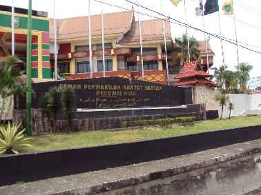 Ruang DPRD Riau Dinamai Ma'rifat Marjani