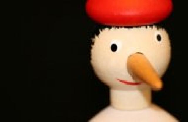 Enam Tanda Pria Berbohong