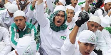 FPI Bubarkan Kontes Waria