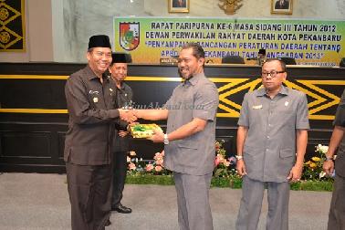 DPRD Gesah Pembahasan Ranperda APBD Kota Pekanbaru 2013