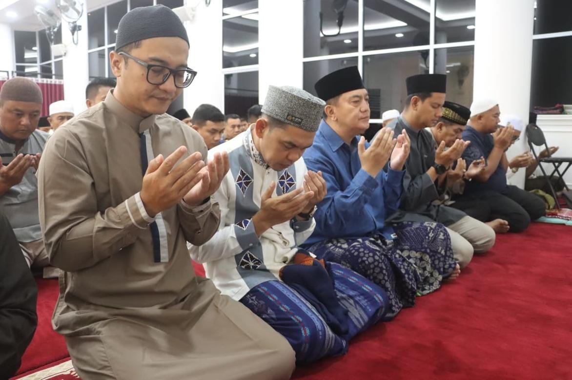 Usai Subuh, Kapolda Riau Jalan Santai bersama Kapolres dan Pj Bupati Inhil