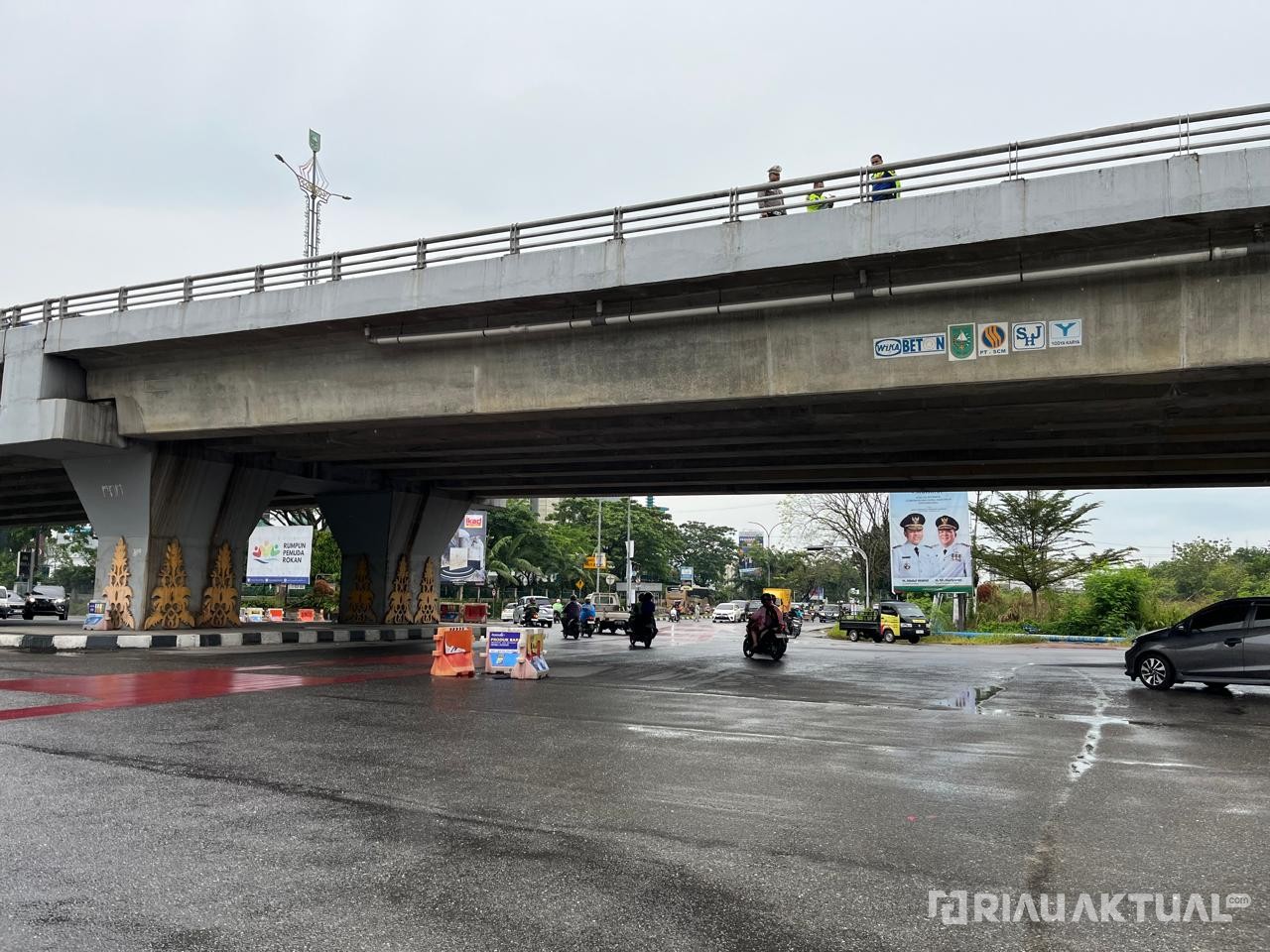 Terjatuh dari Fly Over SKA, Seorang Pria Ditemukan Kritis di Bawah Jembatan