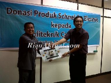 PCR Dapat Donasi 11 Unit Alat Listrik SE