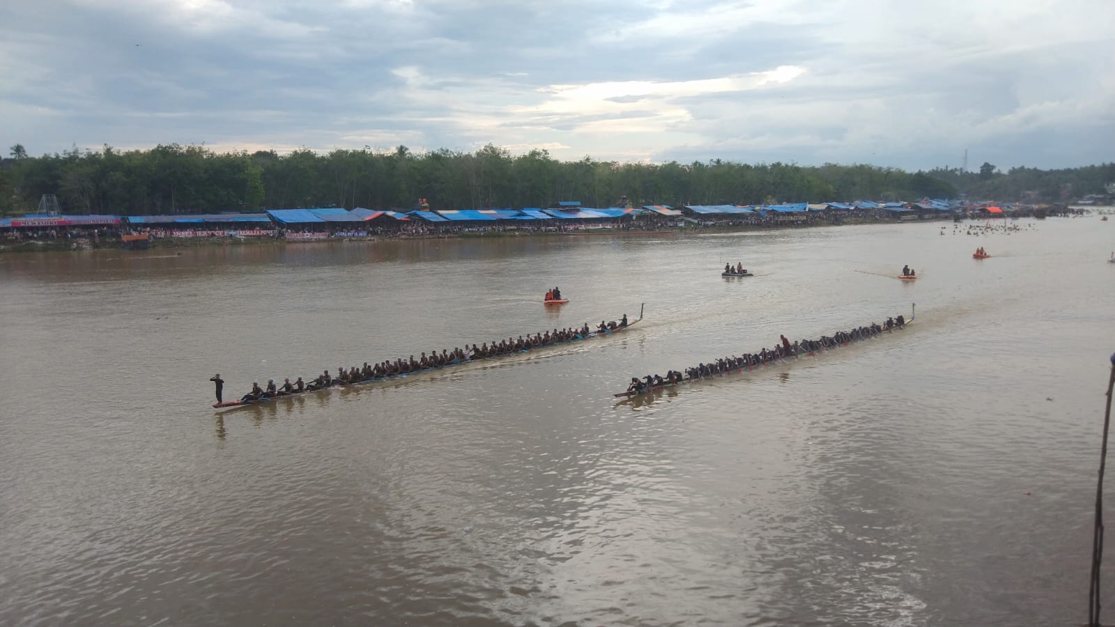 Pacu Jalur Tepian Lubuak Sobea 2025, Tuah Keramat Bukit Embun Raih Juara Pertama