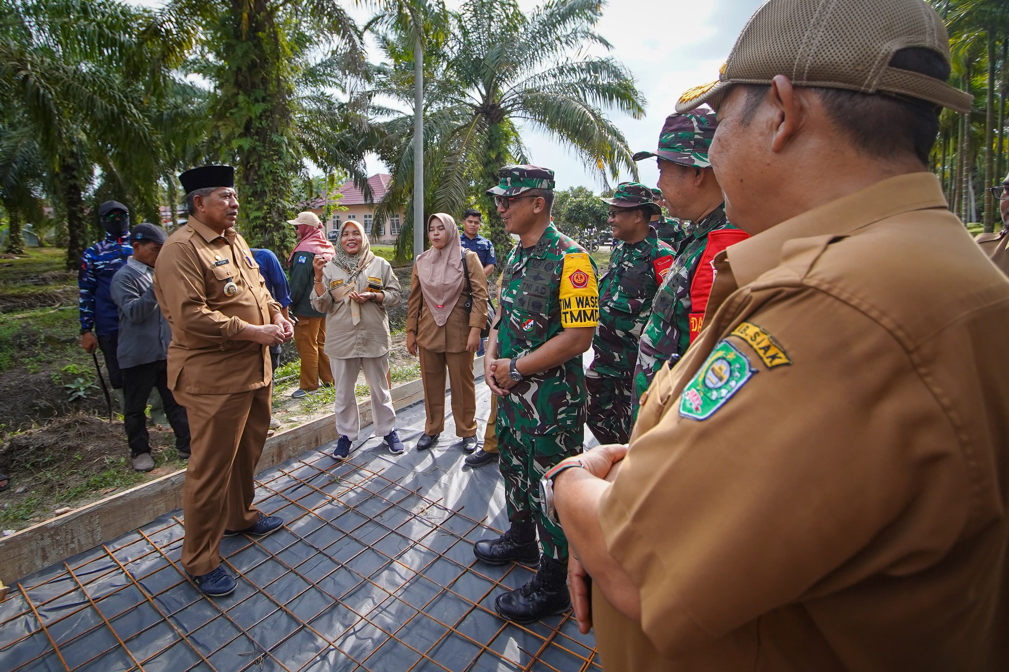 Bersama Kepala Staf AD, Bupati Alfedri Cek Kesiapan Acara TMMD