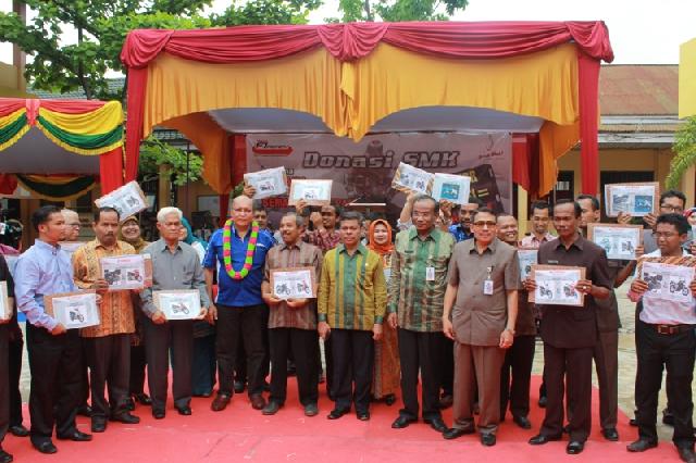 SMK Kansai Terima Donasi Engine dari Yamaha Untuk Praktek Otomotif  