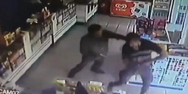 Saling mengira pencuri, dua polisi baku tembak hingga mandi darah