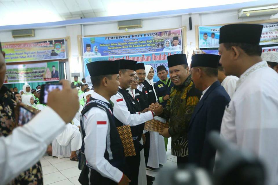 Bupati Lepas 81 Orang Calon Jemaah Haji Meranti Dari Asrama Haji Batam Menuju Mekah