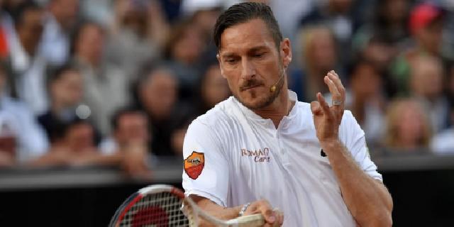 Totti: Cristiano dan Messi pemain dari Planet lain