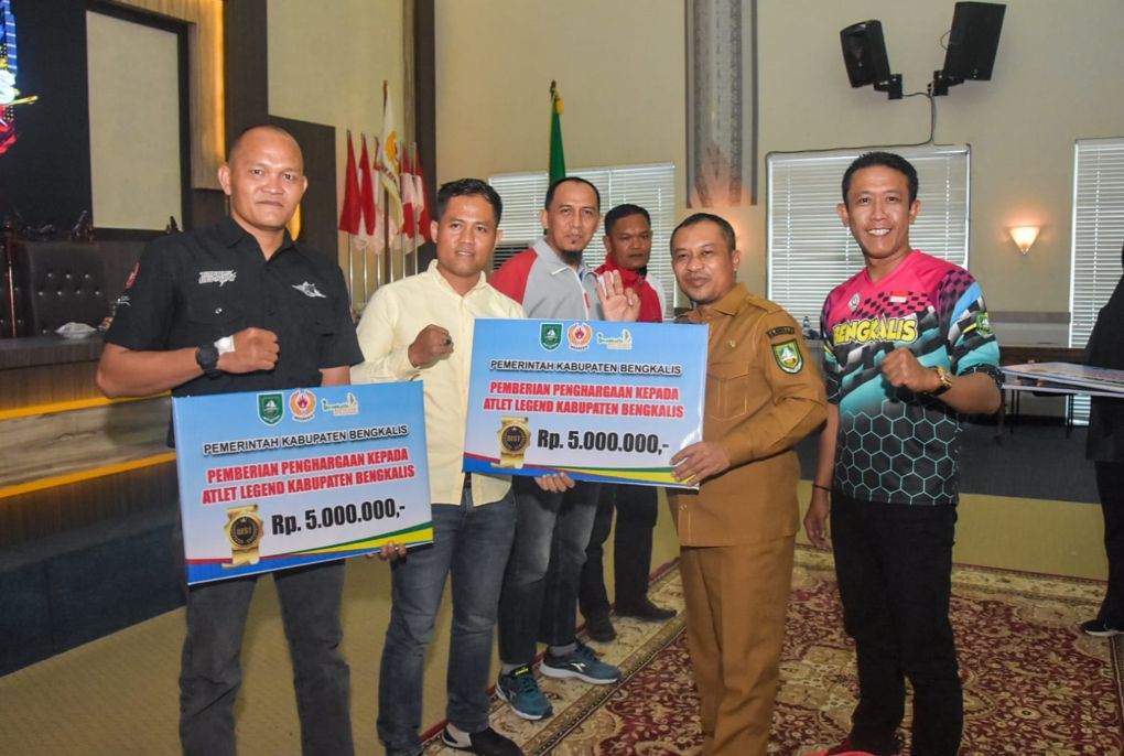 4 Atlet Legend Diberi Penghargaan, KONI Menuju Juara Umum Porprov X Kuansing