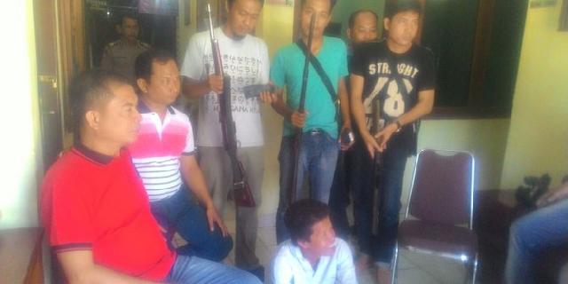 Berdalih buat jaga diri, petani karet bawa AK-47 warisan teman