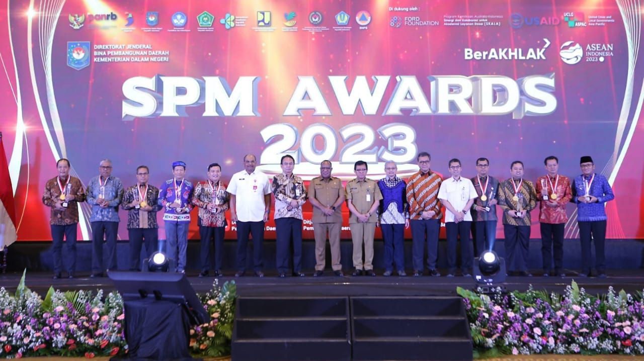 Bupati Kasmarni Hadiri Penghargaan SPM Awards 2023