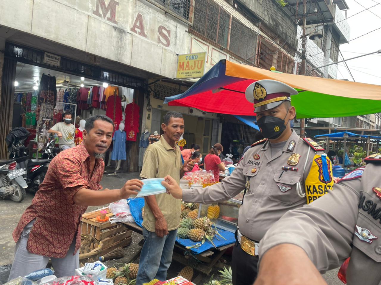 Polantas Turun ke Pasar Tradisional Sosialisasi Prokes