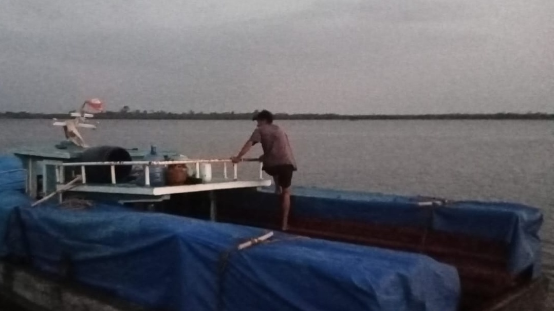 Polres Meranti Gagalkan Penyelundupan 25 Ton Kayu Ilegal di Selat Ringgit