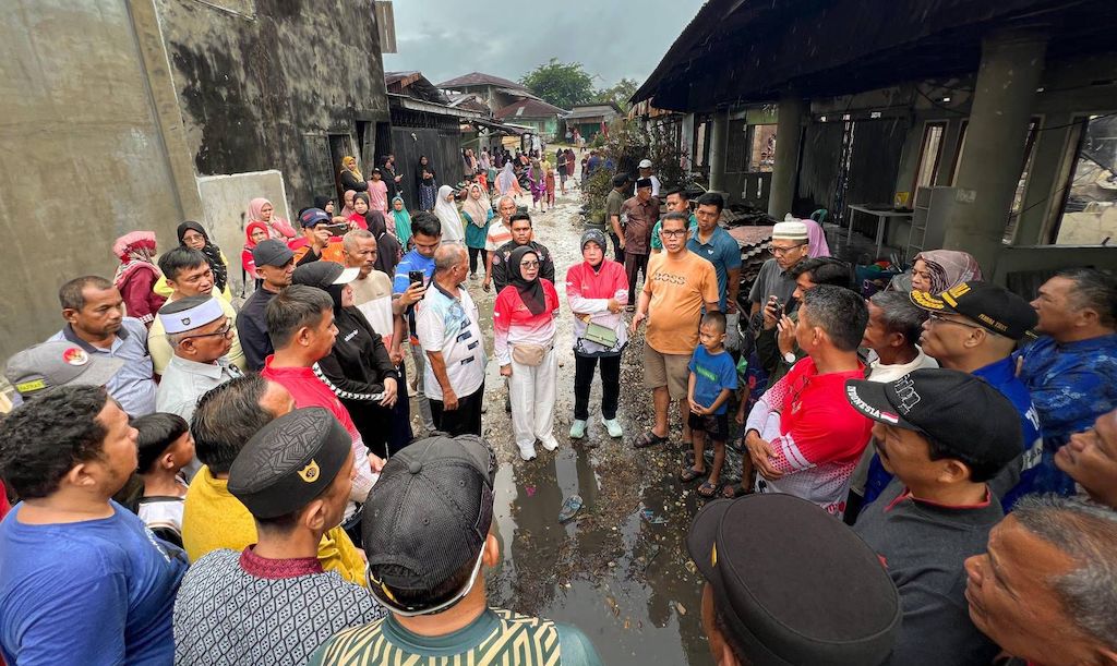 Bupati Kampar Tinjau Lokasi Kebakaran di Kuok, Serahkan Bantuan untuk Korban