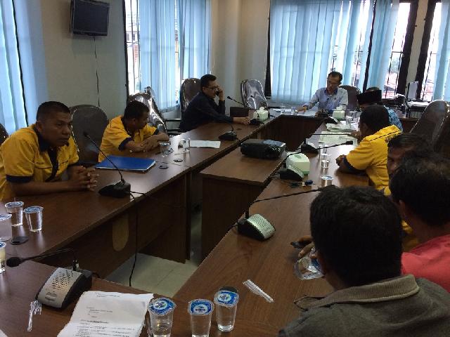 Tidak Digaji, Karyawan PT Wira Beton Mix Mengadu ke DPRD Pekanbaru