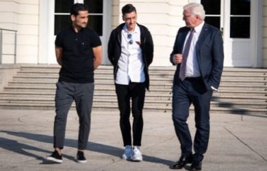Gara-gara Temui Erdogan, Ozil dan Gundogan Dipanggil Khusus Presiden Jerman