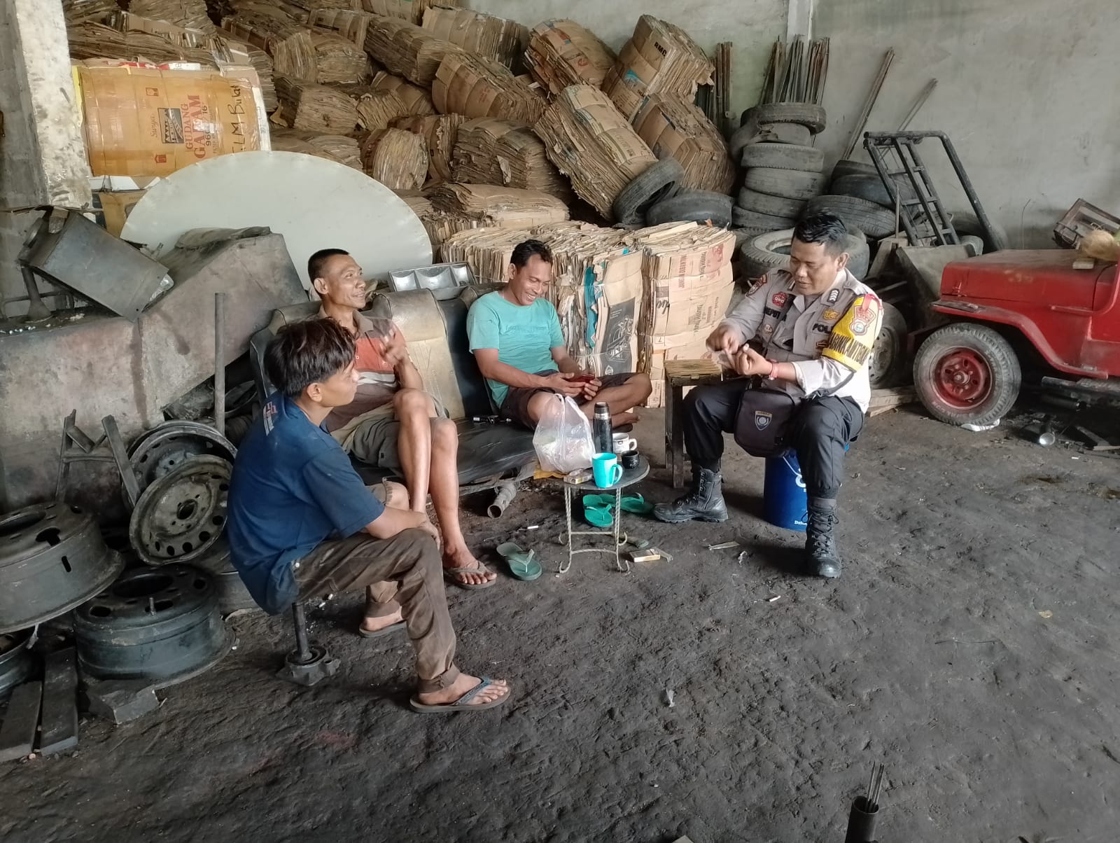 Polsek Kempas Intensifkan Sambang Warga dan Imbau Datang ke TPS