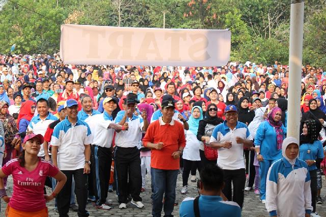 Walikota Pekanbaru Senam Massal dan Jalan Santai Dengan Masyarakat Rumbai