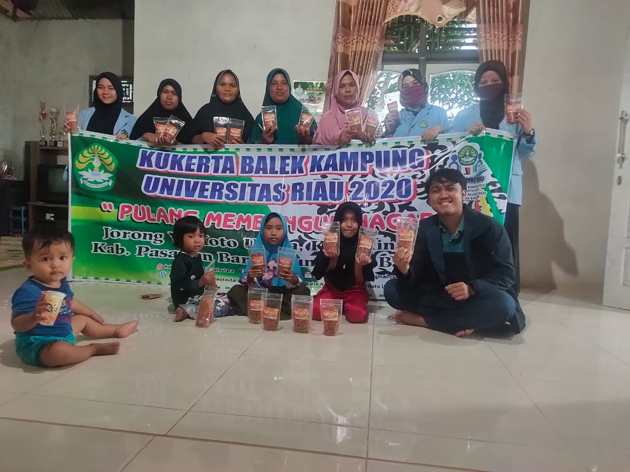 Tim Pengabdian Unri Kreasikan Produk Olahan Pepaya di Jorong VI Koto Utara