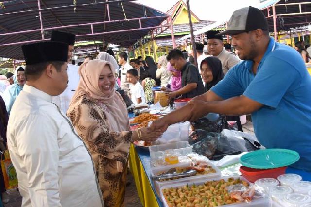 Bupati Bengkalis, 136 Pedagang Resmikan Pasar Ramadhan