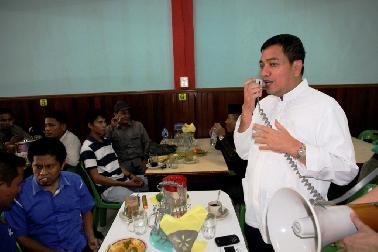 Di Dumai  Jon Erizal Kampanye Sambil Sarapan